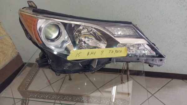 Faro Toyota Rav 4 2015 derecho